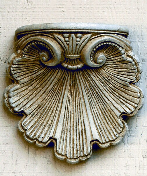 Decorative Rococo Shell Bracket - Solid concrete for outdoor use